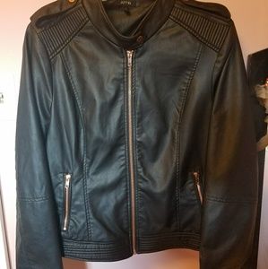 🌻APT9 faux leather jacket!